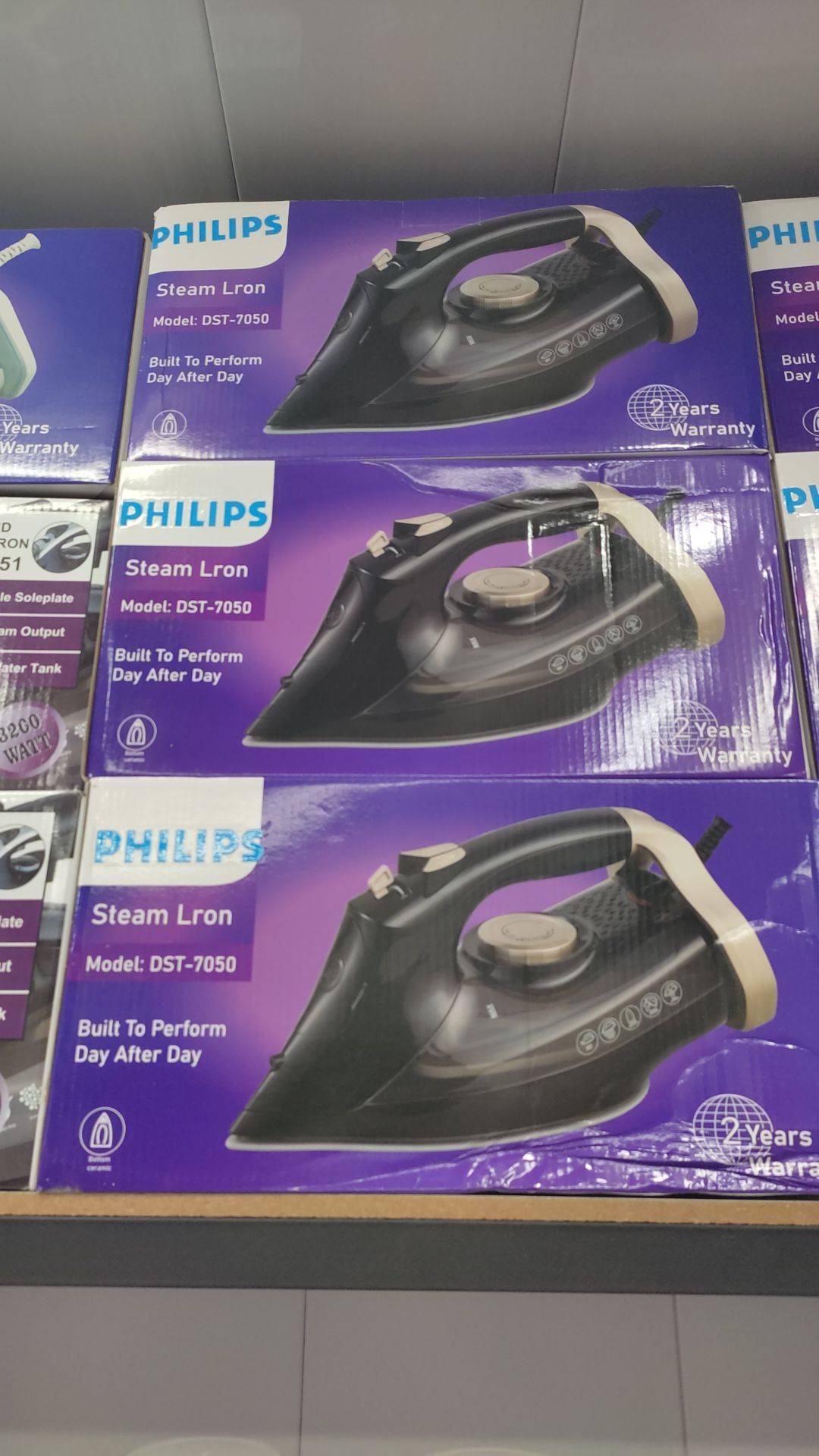 اتو فیلیپس مدل dst-7050 کد ۳۳۹۰